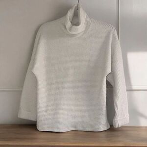 ✨Hayden Waffle Knit Turtleneck Long Cuffed Sleeves White Sz Medium Sweater✨